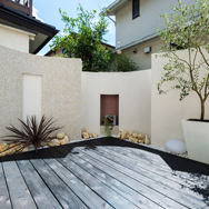 シンプルモダンのお庭