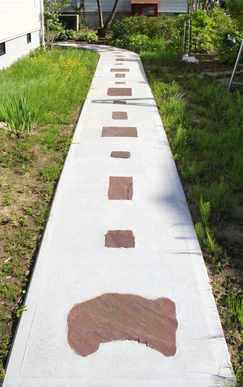 バラのアーチまでのアプローチ