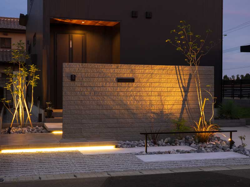 グレーが織りなすモダンガーデン