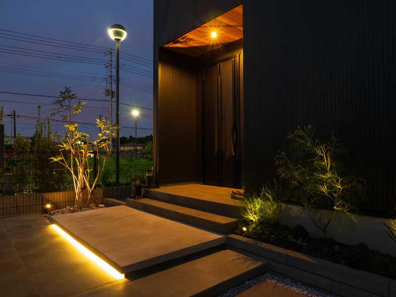 グレーが織りなすモダンガーデン