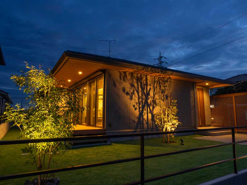 素敵に魅せる、夜にお庭