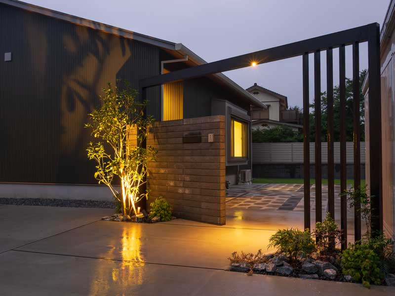 建物と調和するお庭