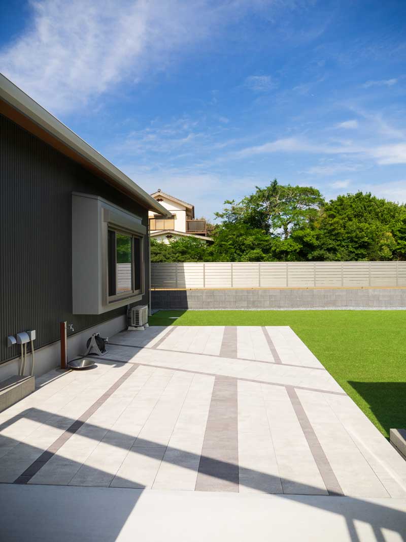 建物と調和するお庭