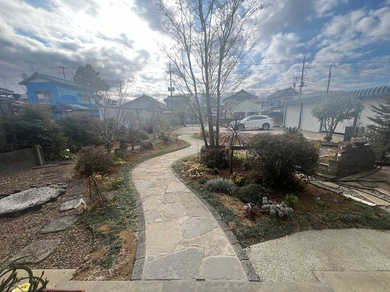 広いお庭を大幅にリガーデンー植物を楽しむローメンテナンスなお庭