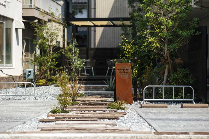 ふと立ち止まる、秘密のガーデン