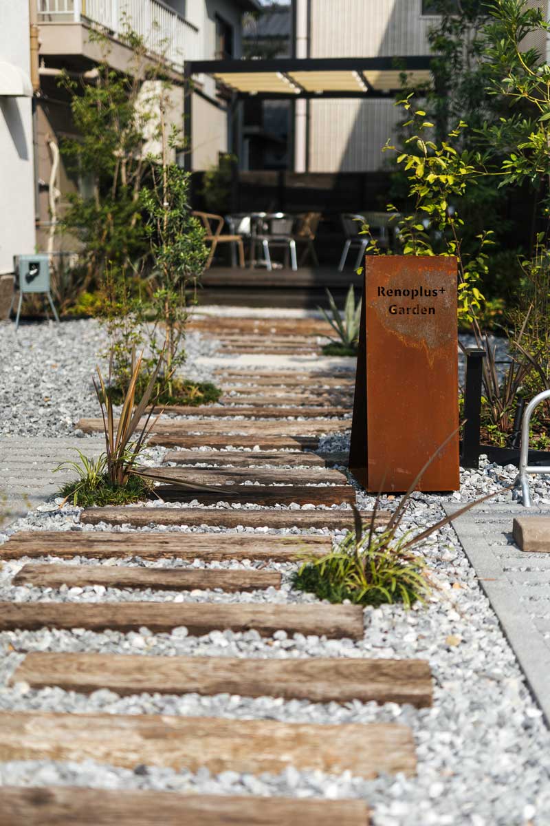 ふと立ち止まる、秘密のガーデン