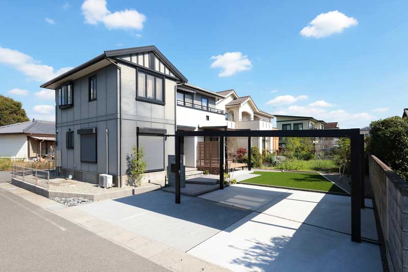 大きく、シンプルに、美しく。―タイルで魅せる、シンプルモダンなアプローチデザイン