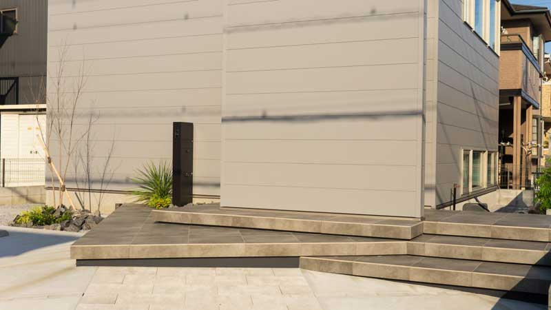 個性的な玄関階段