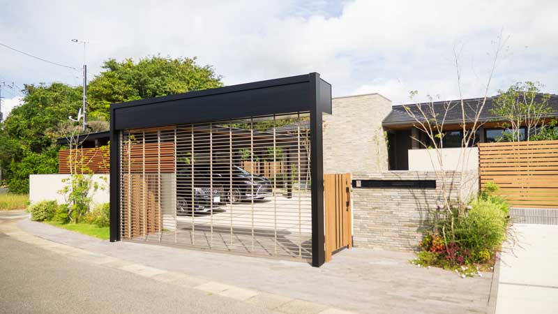 あたたかみのあるクローズ外構