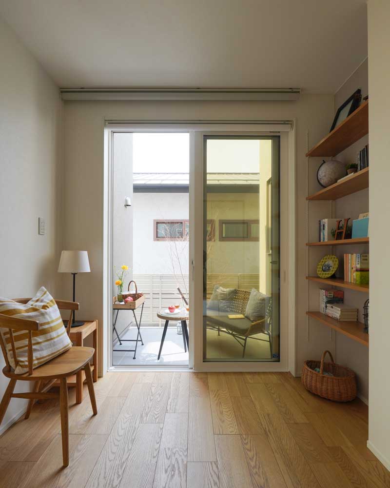 グレーのコントラストが映える、心地よい平屋の新築外構