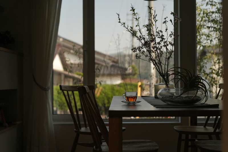 グレーのコントラストが映える、心地よい平屋の新築外構