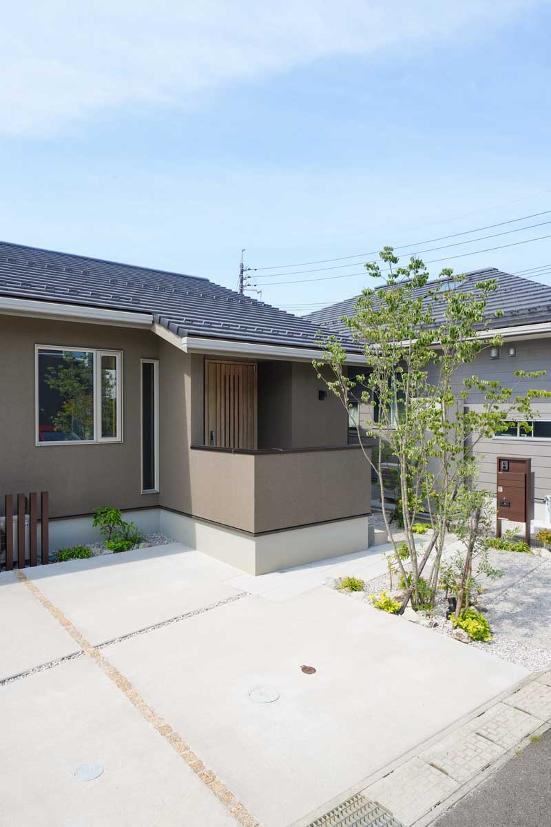 シンプルに、上質に。和の趣を感じる外構