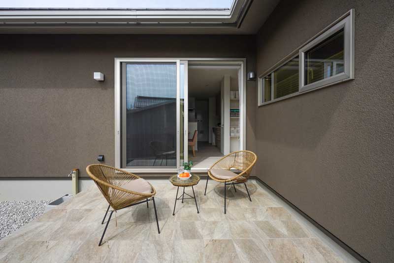 シンプルに、上質に。和の趣を感じる外構