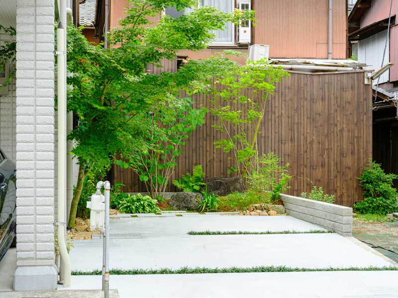 既存モミジを生かした、豊かな庭時間