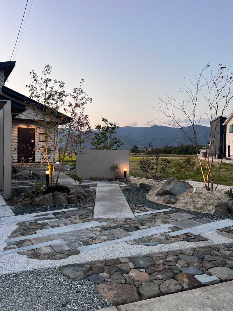 歩みとともに変化する庭景