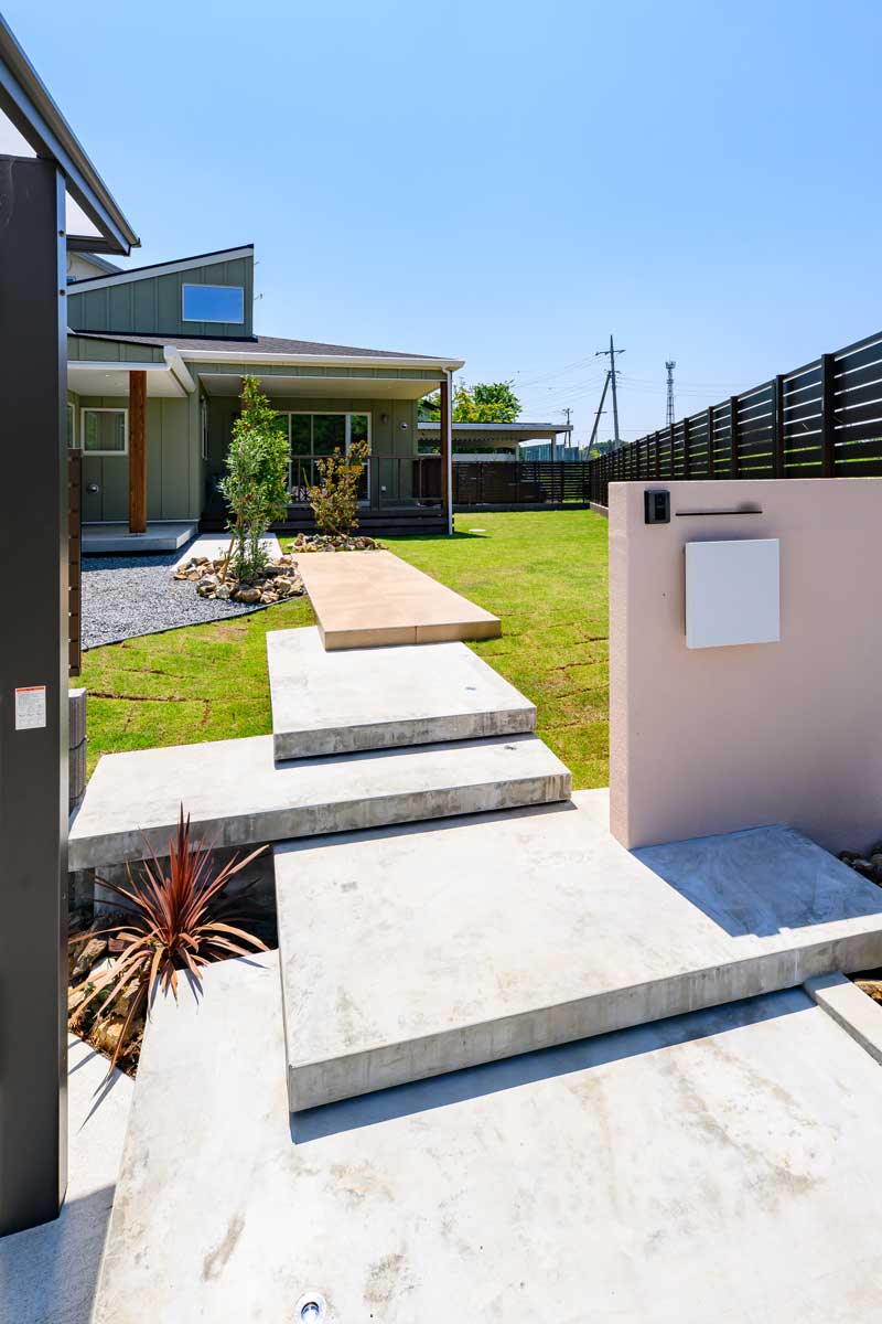 高低差をデザインに変える シンプル南国風リゾート