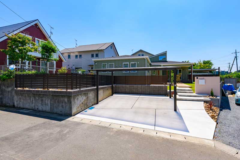 高低差をデザインに変える シンプル南国風リゾート