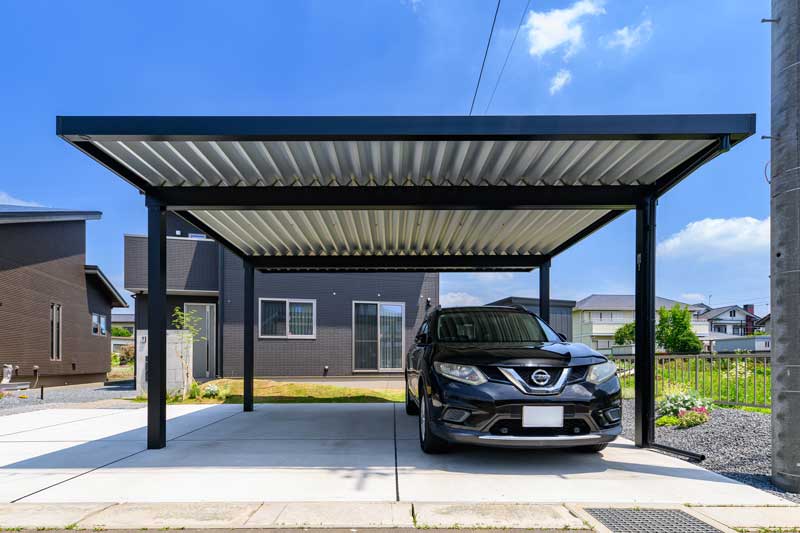 動線と視線を整理する シンプルモダン・ファサード