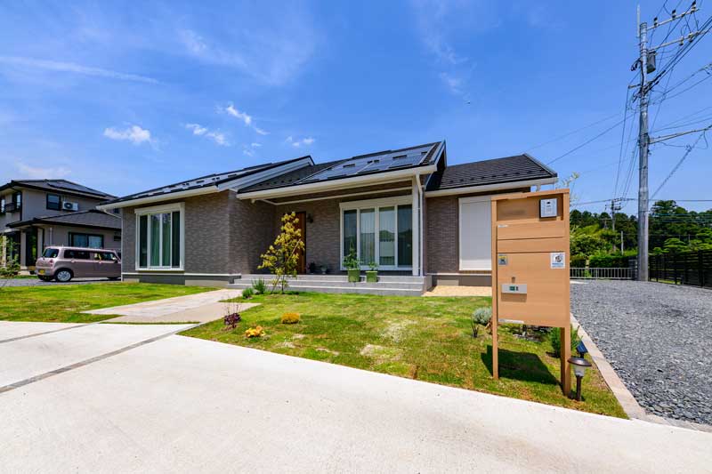 直線と曲線が調和する、心地よく暮らすお庭