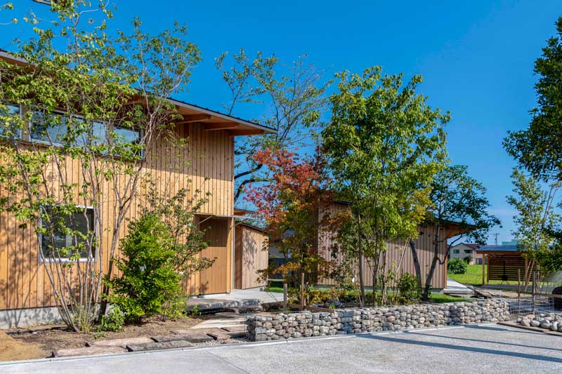 庭と小屋と人と自然の豊かな繋がりがここちよい暮らし