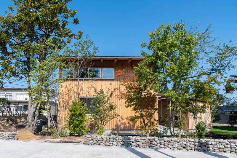 庭と小屋と人と自然の豊かな繋がりがここちよい暮らし