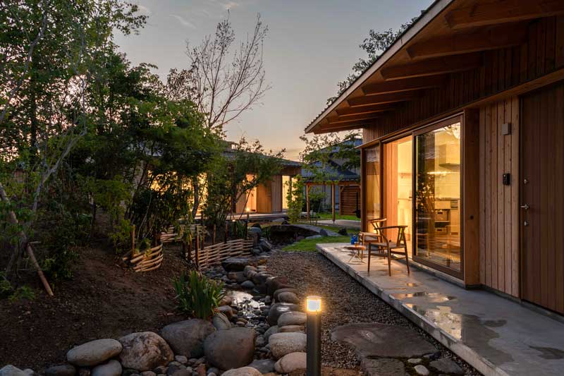 庭と小屋と人と自然の豊かな繋がりがここちよい暮らし