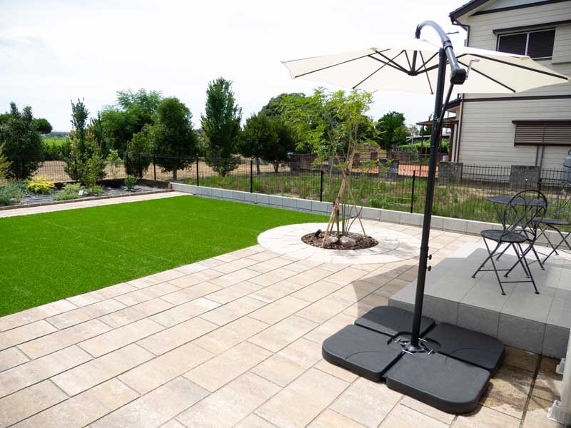 人工芝を基準に考えた庭