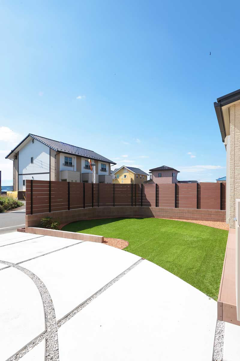 曲線で魅せるやさしいミニマル・デザイン・ガーデン