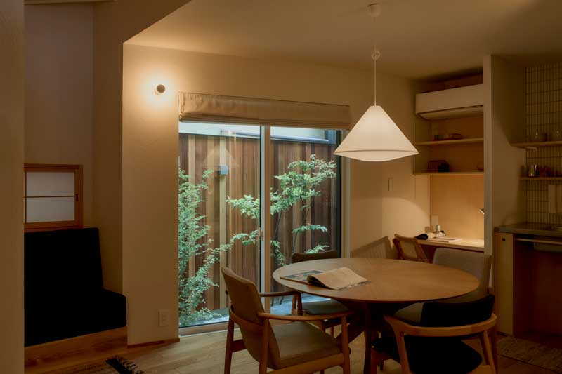 内と外をつなぐ、やわらかな余白のある庭