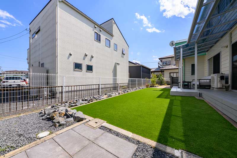 効率的なプランニングで実現した 遊びと寛ぎの多目的ガーデン