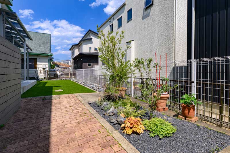 効率的なプランニングで実現した 遊びと寛ぎの多目的ガーデン