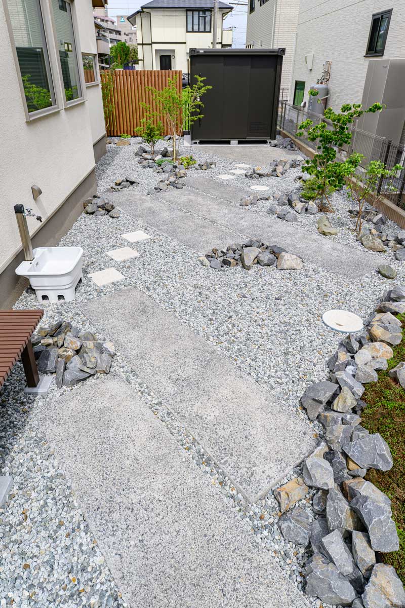 奥行きとやすらぎを感じる、ローメンテナンスの和庭デザイン