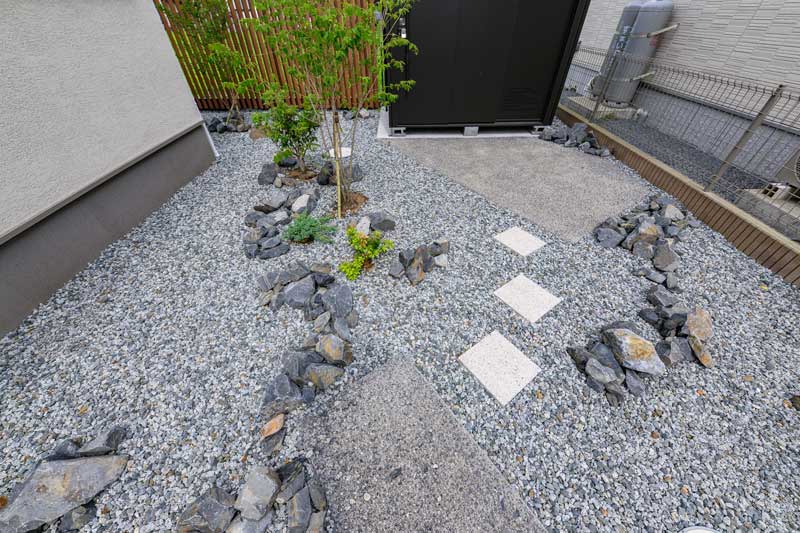 奥行きとやすらぎを感じる、ローメンテナンスの和庭デザイン
