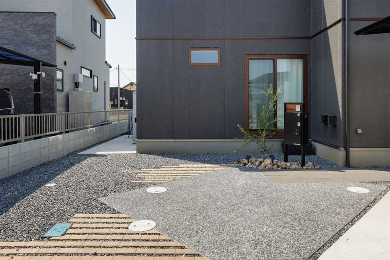 グラベルがファサードを彩るエクステリアデザイン