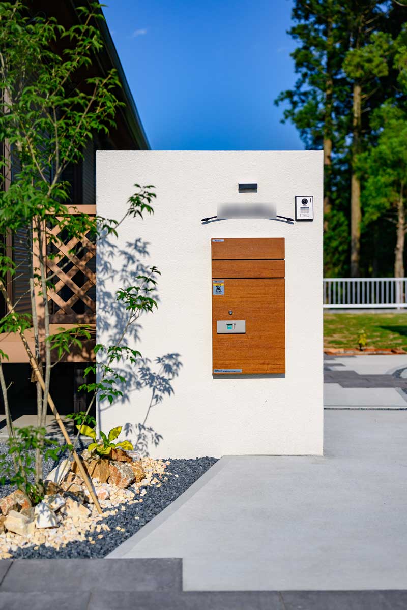 曲線と植栽が織りなす 奥行きあるシンプルモダン・ファサード