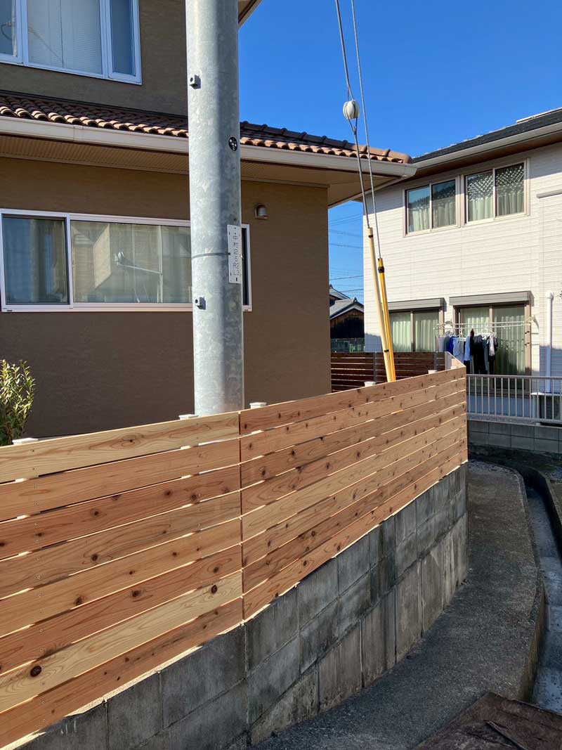 シルバーリーフが映える、外構リフォームとリガーデン施工事例